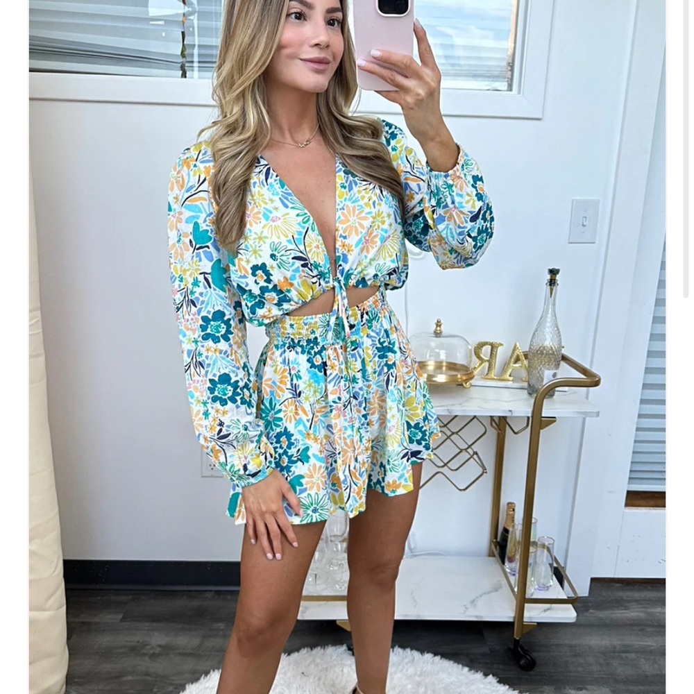 Boutique long sleeve cutout romper xs